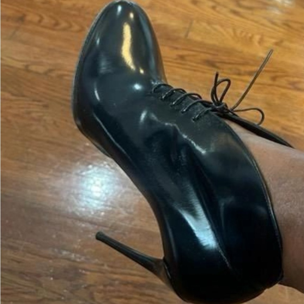 Gucci Pelle Black Lace Up Booties Size 38.5 - Picture 2 of 7